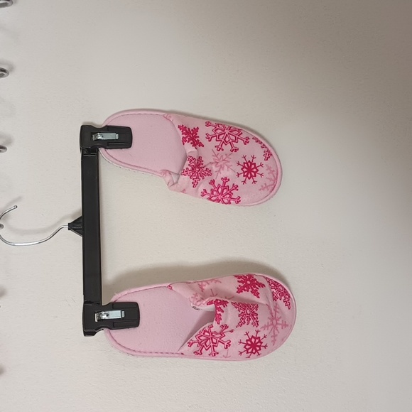 Other - Snowflake house shoes